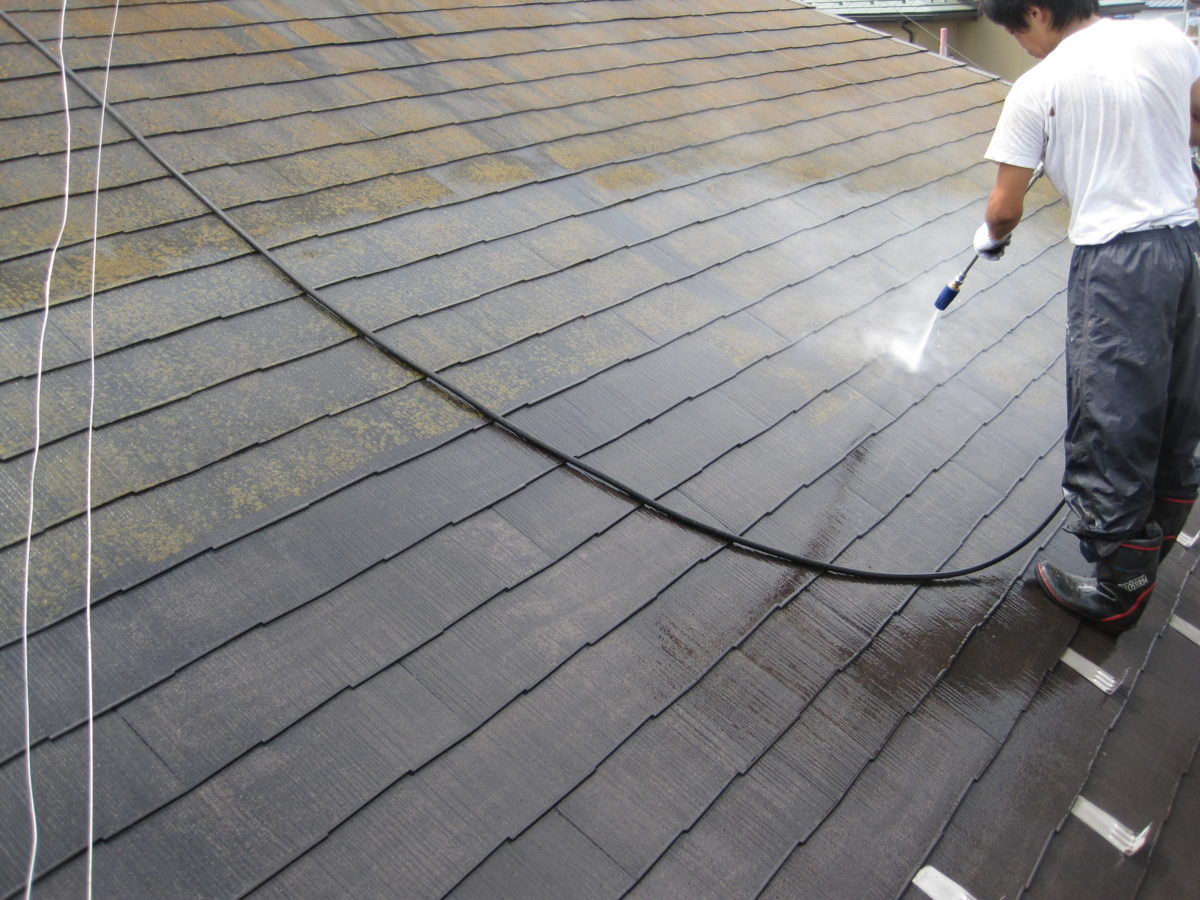 山梨県山梨市　屋根塗装　下地処理　高圧洗浄