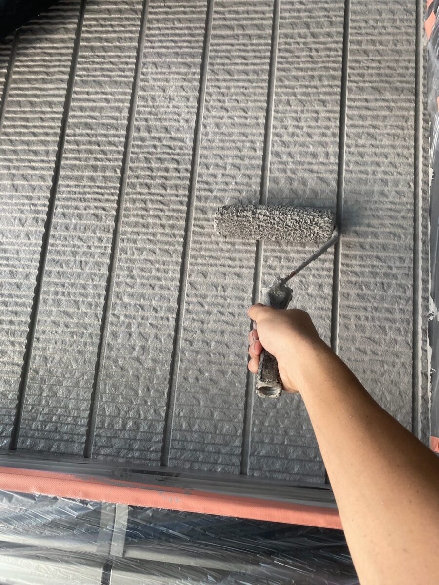 山梨県山梨市　アパートの屋根・外壁塗装工事　外壁と付帯部の塗装　コーキング打設