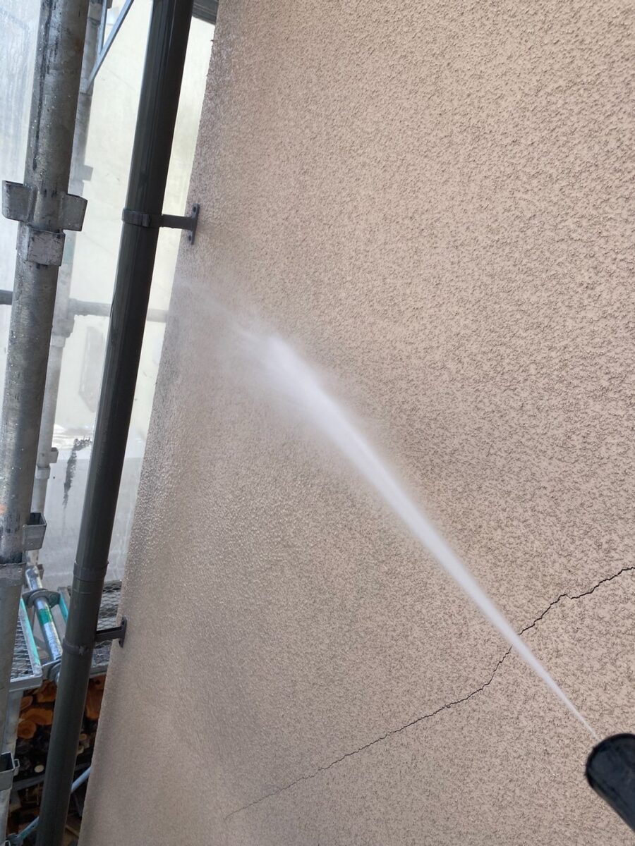 山梨県南アルプス市　M様邸　外壁塗装工事　足場設置〜高圧洗浄を行いました！