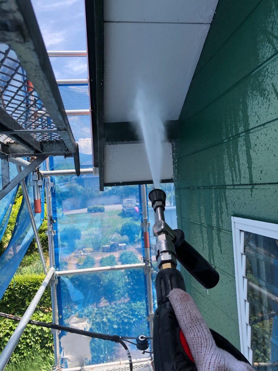 山梨県韮崎市　屋根・外壁塗装工事　スレート屋根の高圧洗浄
