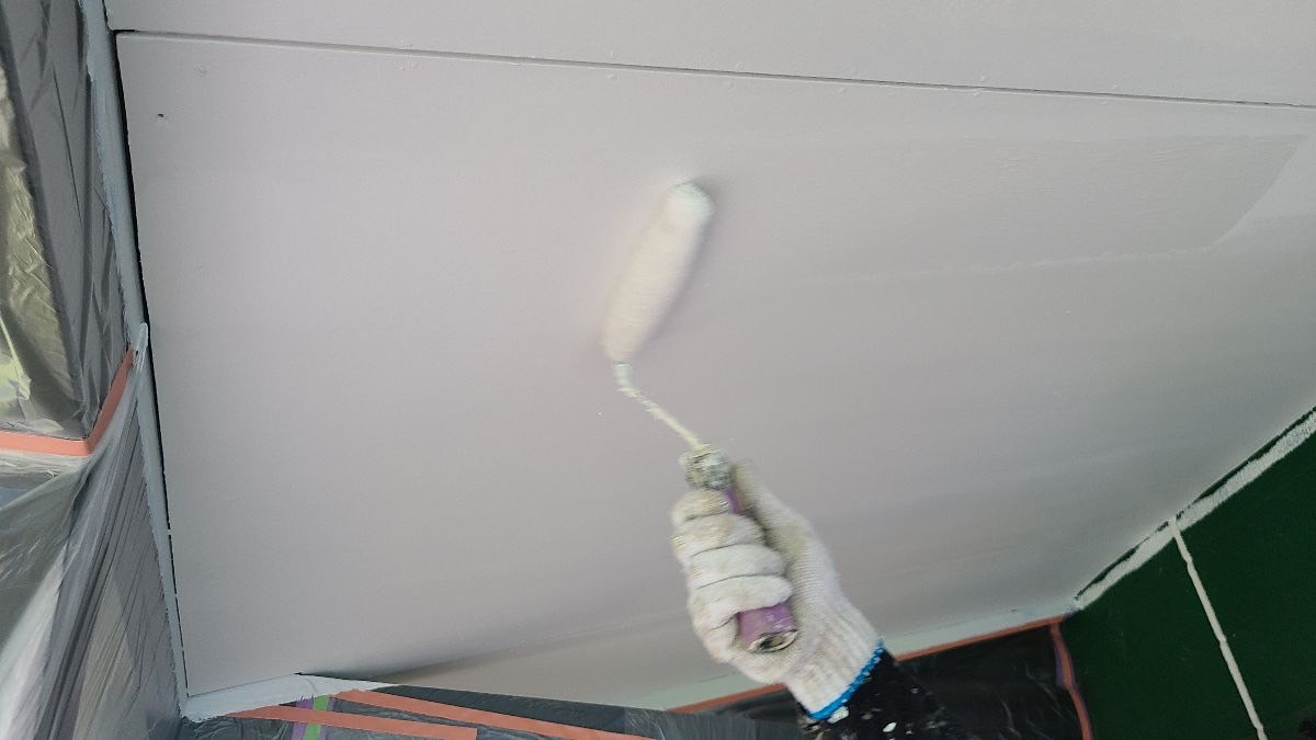 山梨県韮崎市　屋根・外壁塗装工事　付帯部　破風板と軒天井の塗装