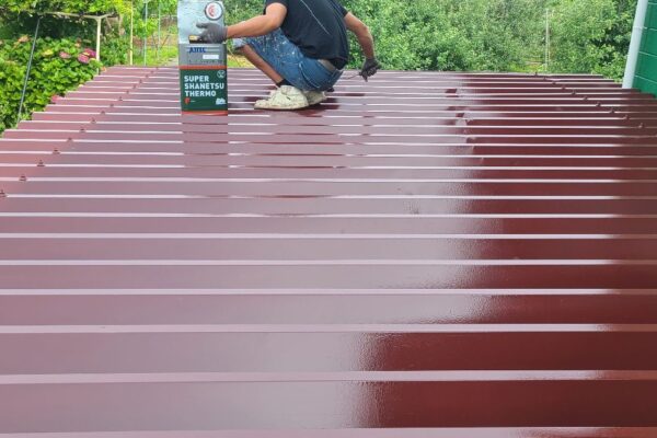 山梨県韮崎市　屋根・外壁塗装工事　折半屋根の上塗り