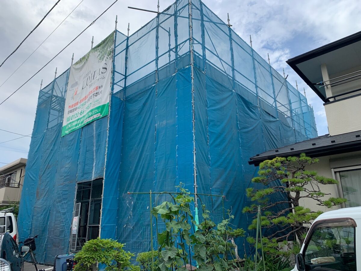 山梨県甲府市　アパート外壁・屋根塗装工事　施工目と足場設置