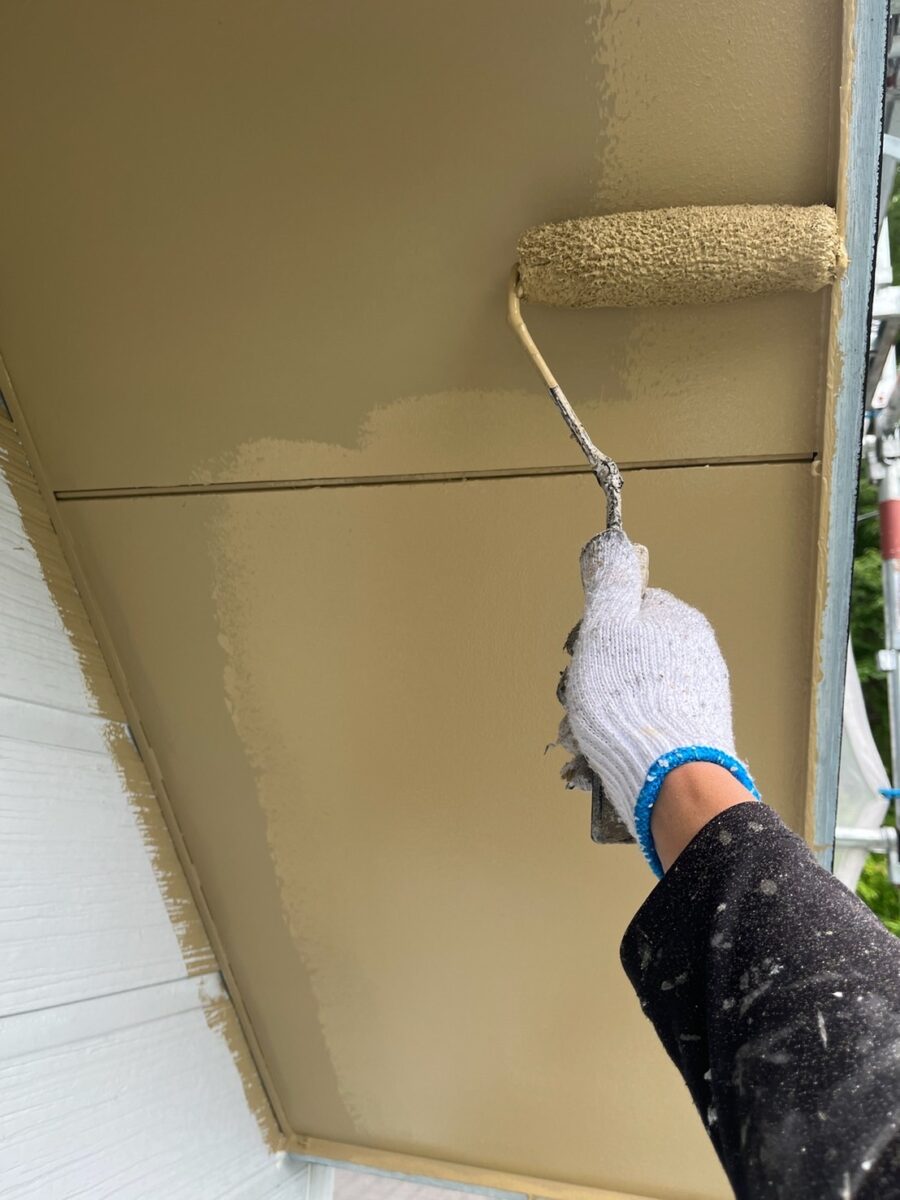 山梨県北杜市　外壁・屋根塗装工事　外壁と軒天井の塗装を行いました！