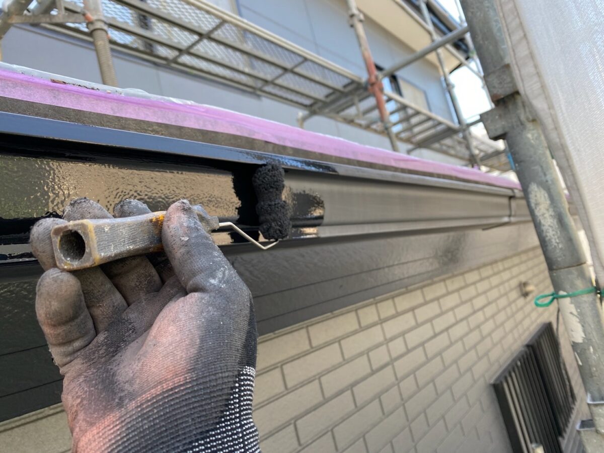 山梨県中巨摩郡昭和町　外壁塗装工事　雨樋と軒天井の塗装