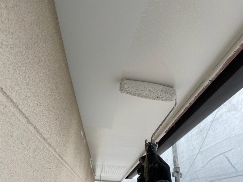 山梨県中巨摩郡昭和町　外壁塗装工事　雨樋と軒天井の塗装