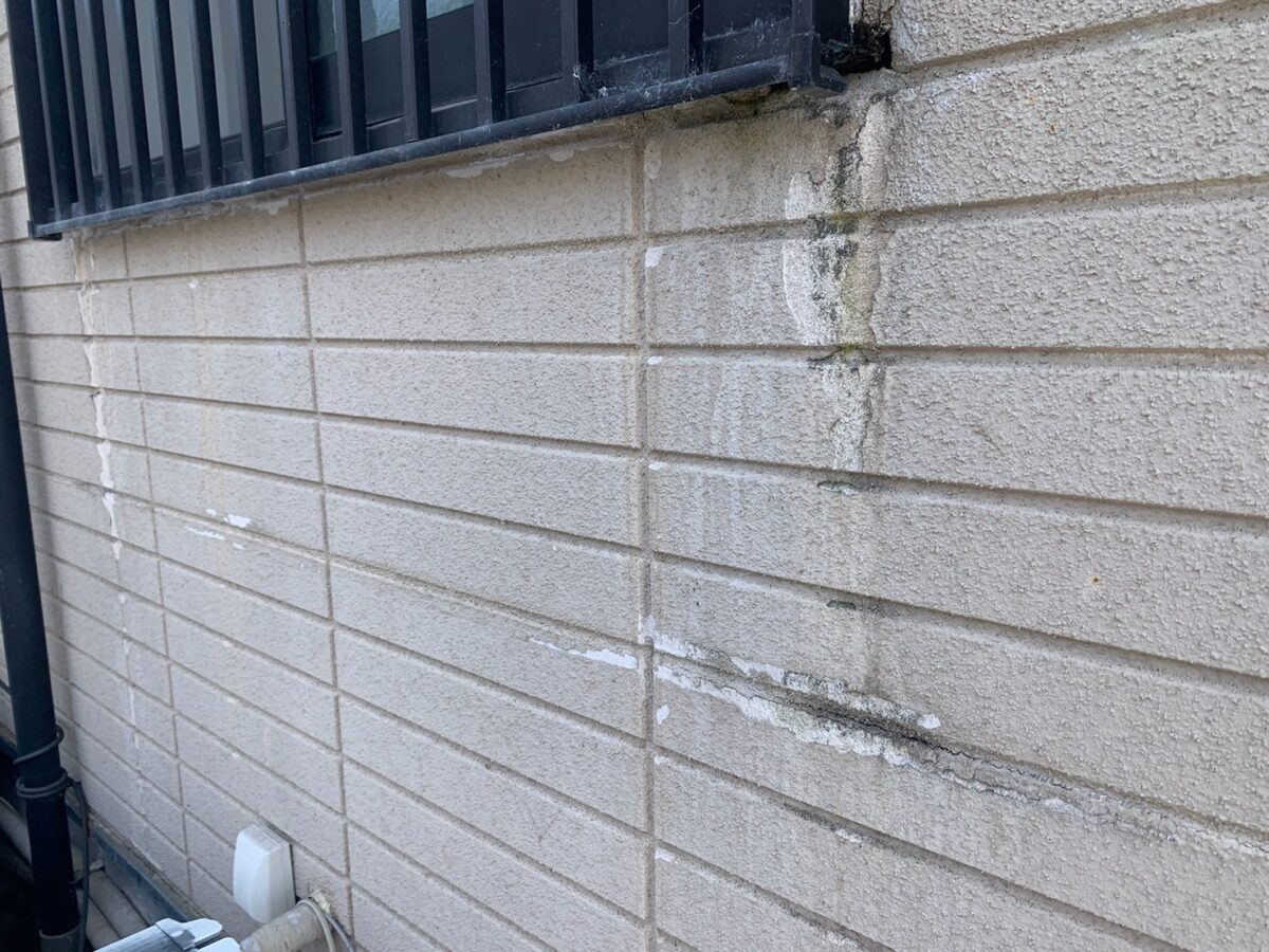 山梨県都留市　外壁・屋根塗装工事　外壁の損傷と部分補修