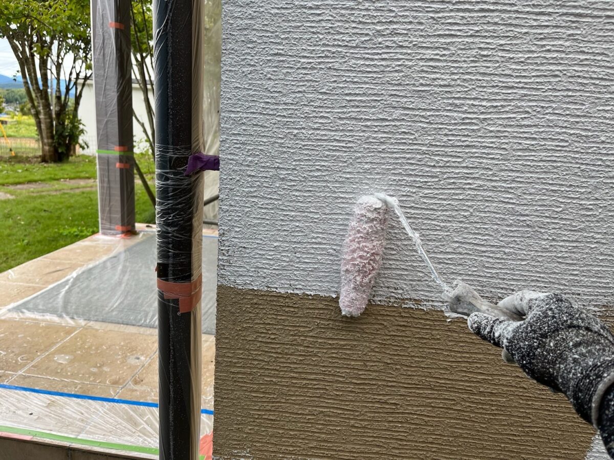 山梨県甲斐市　外壁・屋根塗装工事　コーキング工事と外壁塗装