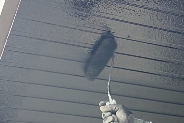 山梨県甲斐市　外壁・屋根塗装工事　付帯部　鉄部と軒天井の塗装