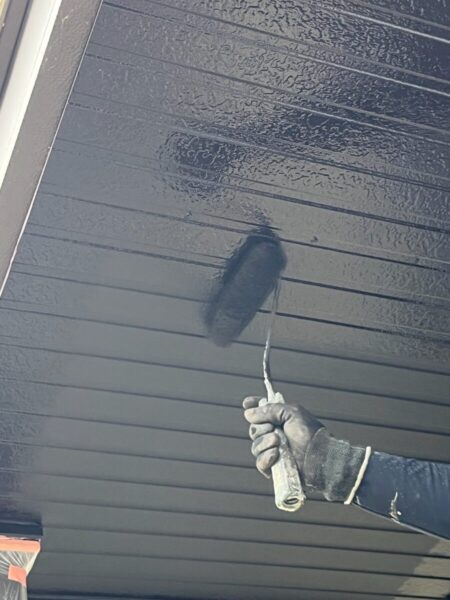 山梨県甲斐市　外壁・屋根塗装工事　付帯部　鉄部と軒天井の塗装
