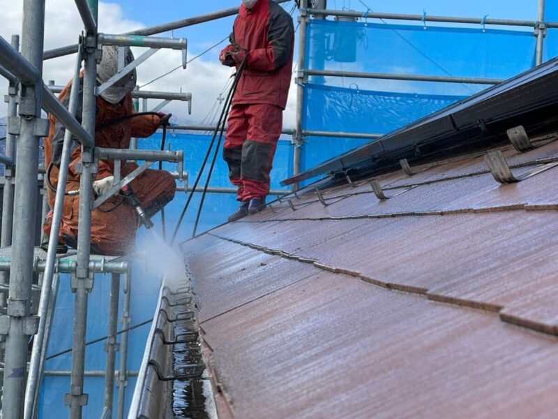 山梨県甲斐市　T様邸　屋根・外壁塗装工事　高圧洗浄のタイミングで雨樋の中も洗浄しましょう！