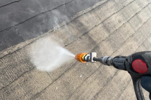 山梨県甲斐市　屋根・外壁塗装工事　高圧洗浄作業