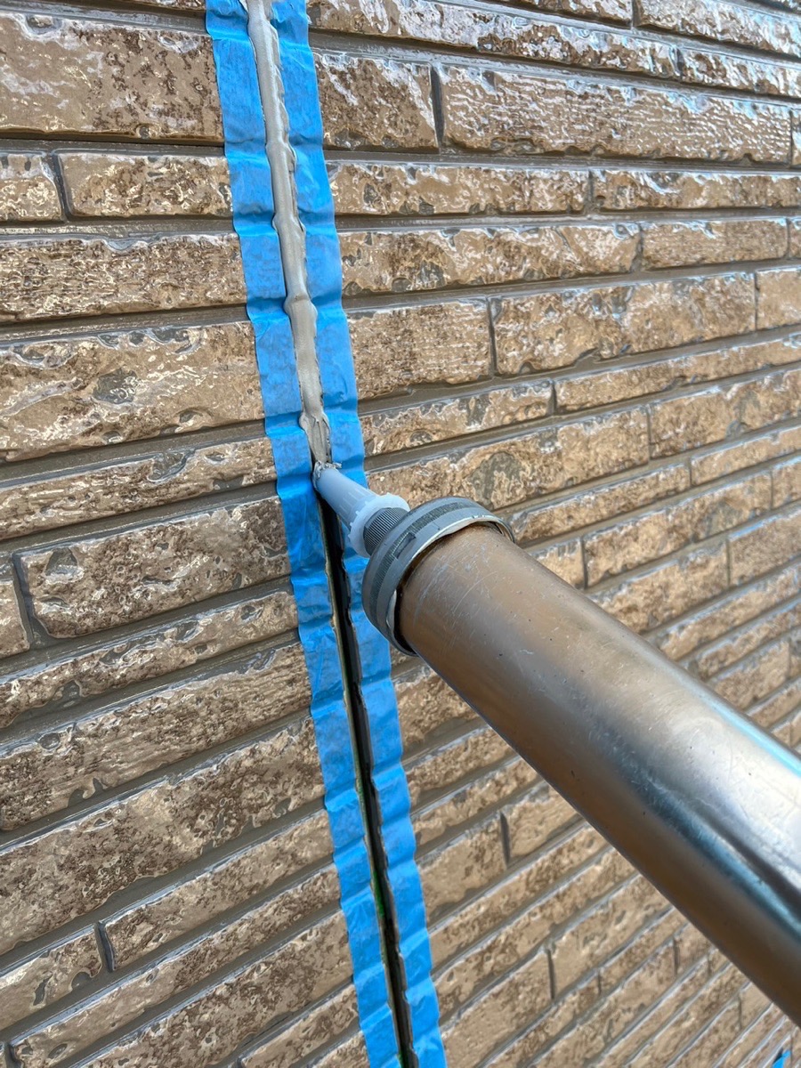 山梨県甲斐市　外壁塗装工事　外壁目地のコーキング打ち替え工事
