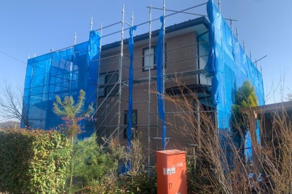 山梨県甲斐市　屋根・外壁塗装工事　足場は現場管理が大事！