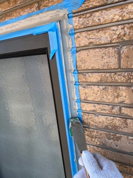 山梨県甲斐市　屋根・外壁塗装工事　開口部のシーリング増打ち工事