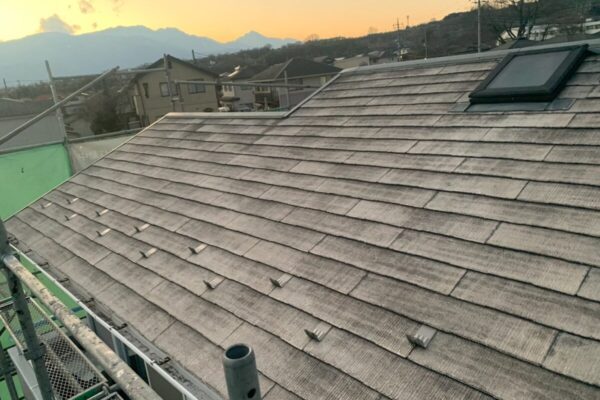 山梨県甲斐市　屋根・外壁塗装工事　屋根の高圧洗浄後