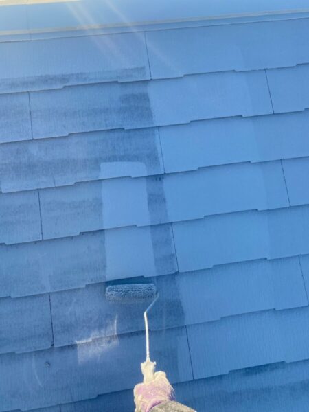 山梨県中央市　屋根・外壁塗装工事　屋根の下塗り