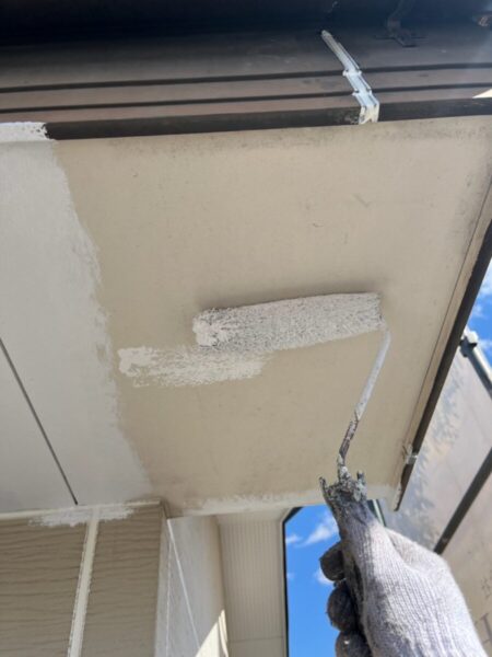 山梨県中央市　屋根・外壁塗装工事　付帯部　軒天井の塗装　塗装は建物全体に行うことが大事