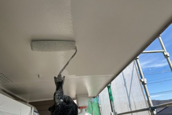 山梨県甲斐市　屋根・外壁塗装工事　付帯部塗装と開口部のシーリング工事