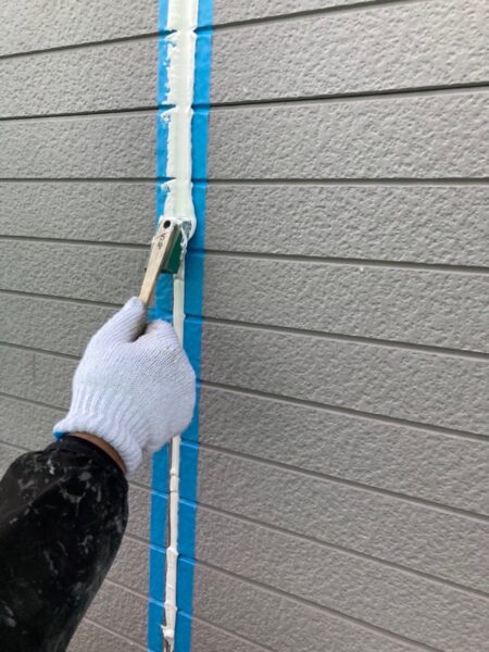 山梨県甲斐市　屋根・外壁塗装工事　塗装工事の際はシーリング工事もご一緒に実施ください！