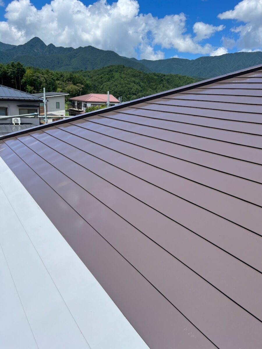 山梨県南都留郡富士河口湖町　屋根塗装・外壁塗装工事　大屋根と下屋の違いについて　屋根工事はまとめて行いましょう！