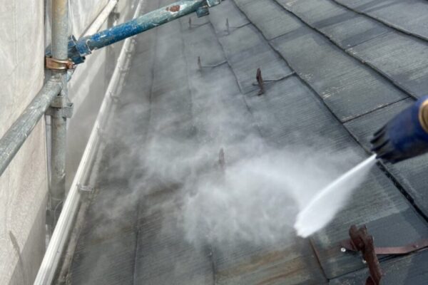 山梨県笛吹市　屋根塗装・外壁塗装・ベランダ防水工事　足場組立設置と高圧洗浄作業