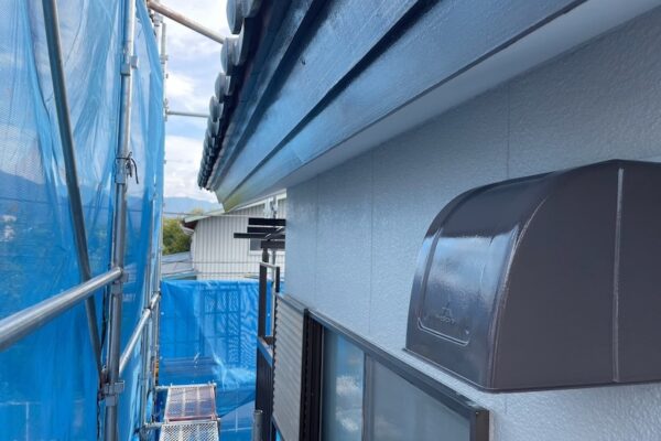 山梨県笛吹市　外壁塗装工事　付帯部　軒天井の塗装　劣化を防ぐ対策！