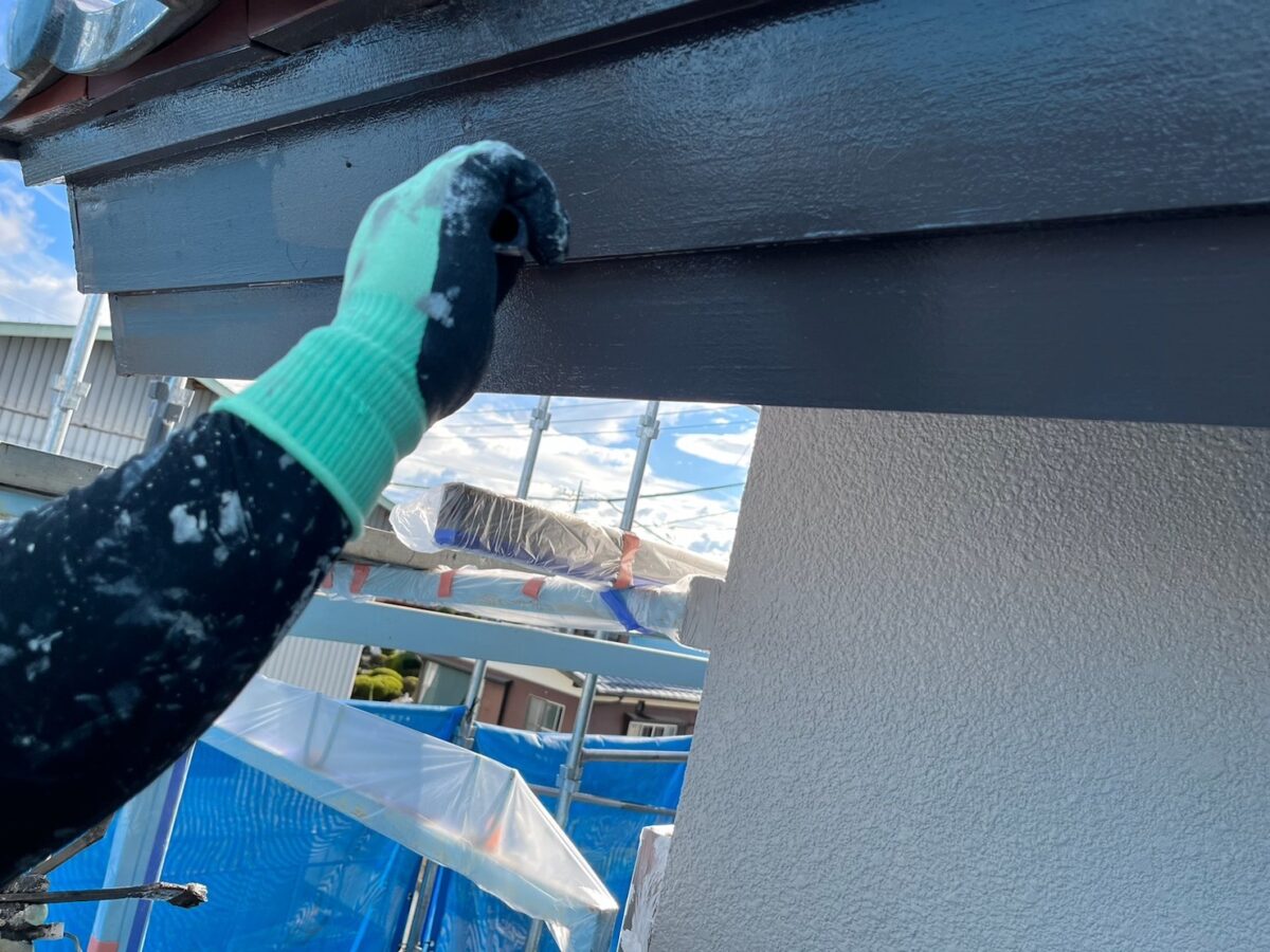 山梨県笛吹市　外壁塗装工事　付帯部　破風板の塗装