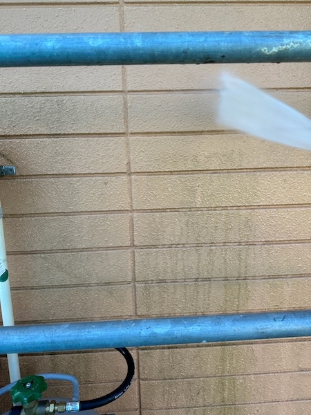 山梨県笛吹市　外壁塗装工事　高圧洗浄作業と下地処理の重要性