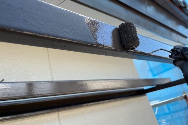 山梨県笛吹市　外壁塗装工事　鉄部 屋根骨組みの塗装