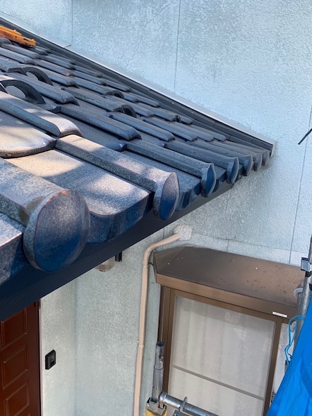 山梨県笛吹市　外壁塗装工事　屋根と外壁の取り合い部 シール処理