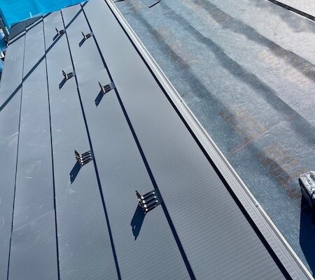 山梨県甲府市　外壁塗装・屋根カバー工事　役物下地材取り付け〜ガルバリウム鋼板屋根材設置