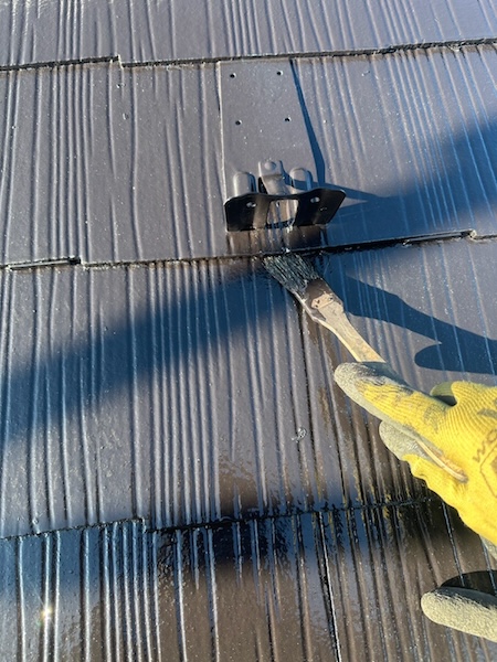 山梨県韮崎市　屋根・外壁塗装工事　屋根塗装 ダメ込み作業