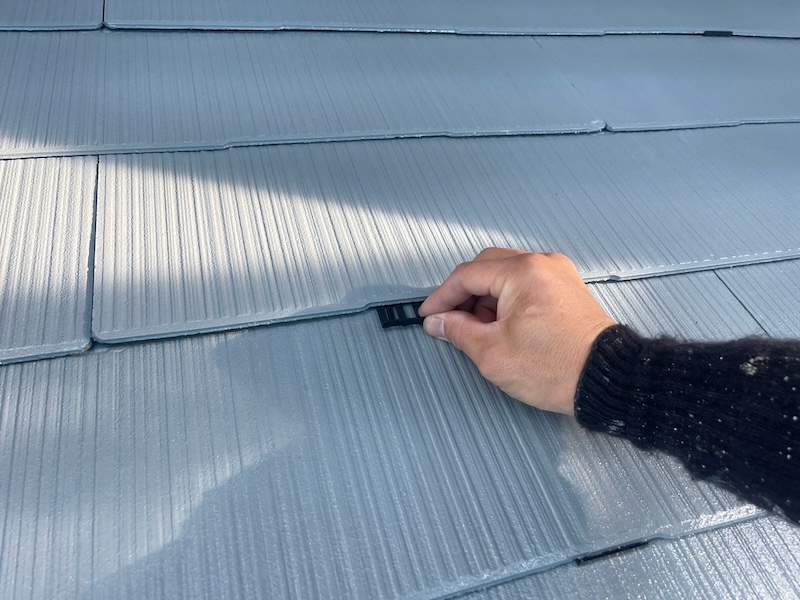 山梨県甲斐市　屋根塗装・外壁塗装工事　縁切り工程　タスペーサー設置