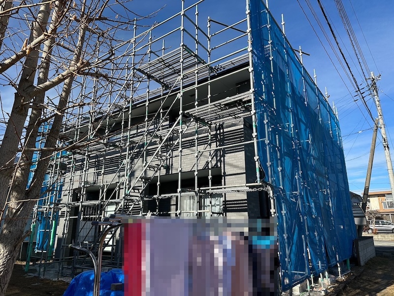 山梨県韮崎市　屋根・外壁塗装工事　工事初日は足場の組み立て工事！