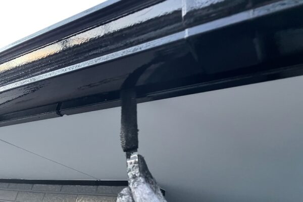 山梨県韮崎市　屋根塗装工事　雨樋修理の必要性とタイミング