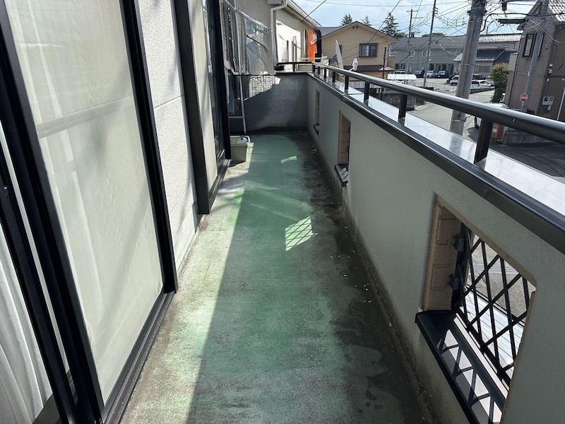山梨県笛吹市｜ベランダ・バルコニー・屋上の防水のメンテナンスはいつがタイミング？