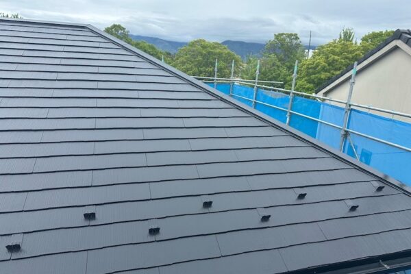 山梨県山梨市 屋根塗装・外壁塗装工事「塗装が剥がれていた屋根がこんなにきれいになってよかったです！」