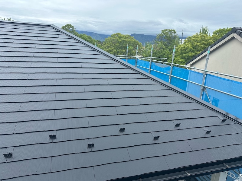 山梨県山梨市｜屋根塗装工事の施工前と施工後をご紹介！