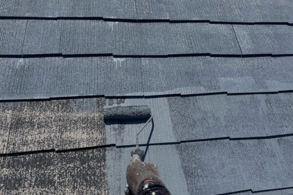 スレート屋根の下塗り サーモテックシーラー塗布｜山梨県笛吹市