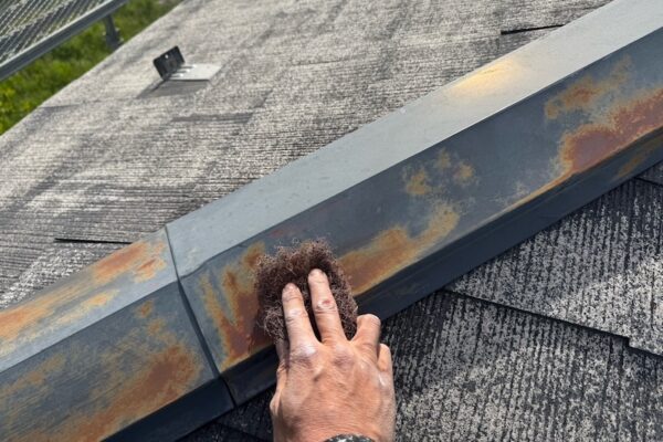 棟板金のメンテナンスはしていますか？下地処理 ケレンを行いました！｜山梨県笛吹市