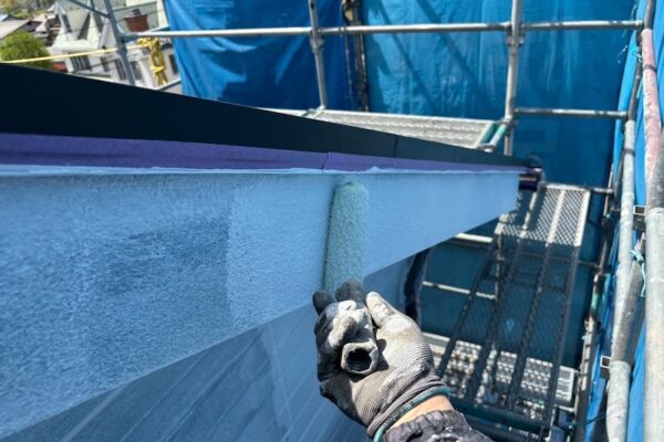 破風板をシーラーで下塗りしました！｜山梨県笛吹市