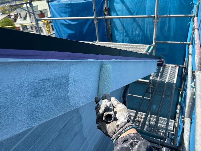 破風板をシーラーで下塗りしました！｜山梨県笛吹市