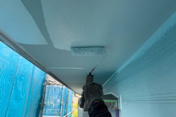 山梨県笛吹市｜軒天井の塗装をレポート！劣化による剥がれにご注意！