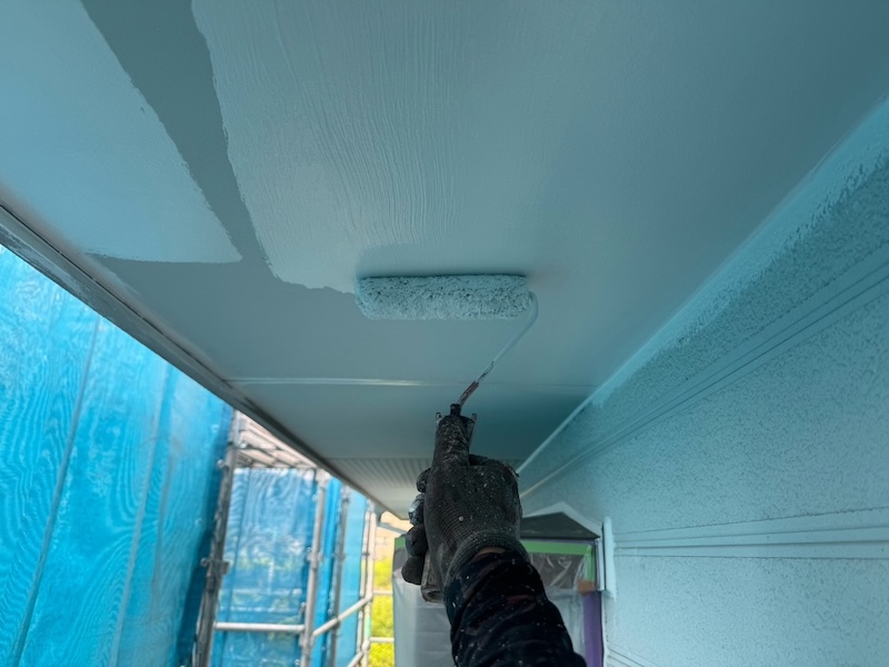 山梨県笛吹市｜軒天井の塗装をレポート！劣化による剥がれにご注意！