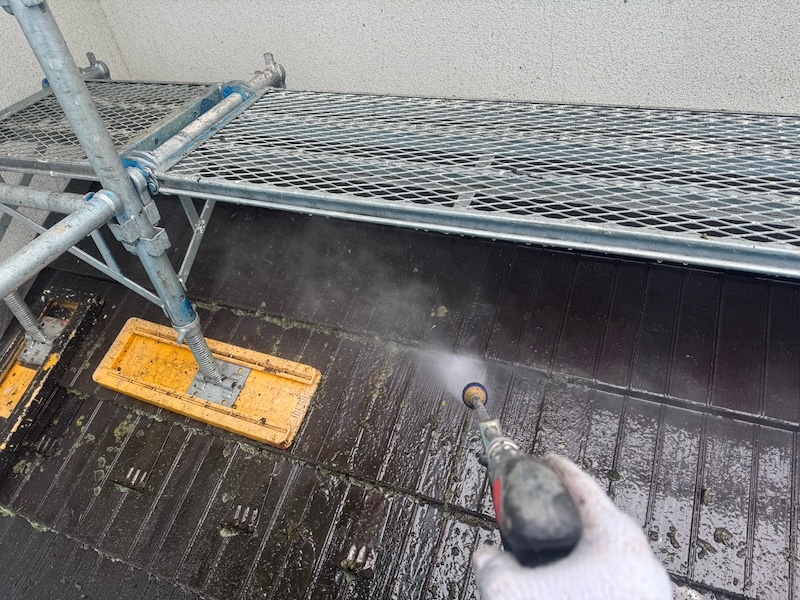 山梨県南アルプス市|高圧洗浄機で屋根を洗浄しました!