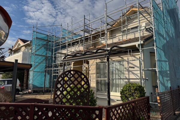 仮設足場組み立て設置 屋根と外壁のセットでコスト削減！｜山梨県南アルプス市