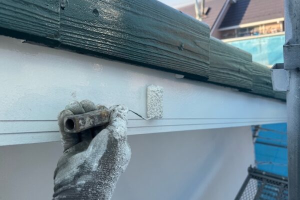 山梨県南アルプス市｜傷んでしまう前に塗っておきたい破風板